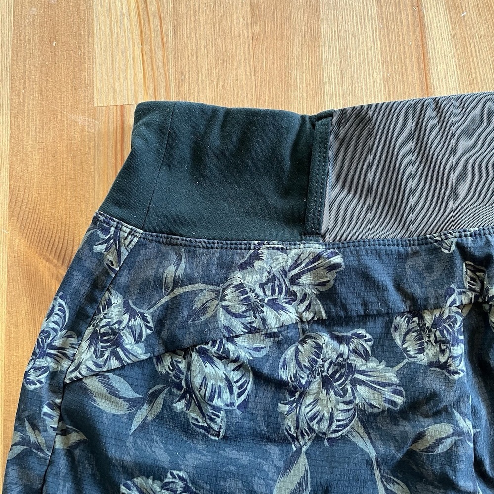 Athleta Trekkie North Printed Shorts Women's 4 Ripstop Stretch Waist Zip Pockets - Picture 8 of 16